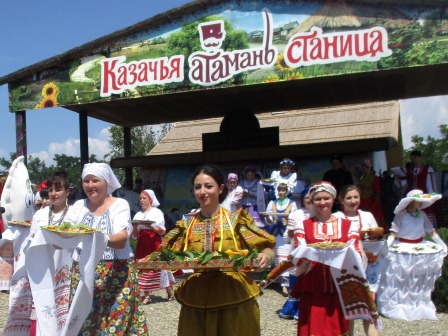 Нововладимировцы приняли участие в фестивале вареников в Атамани